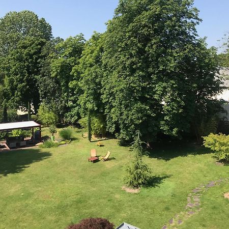 Appartement De 100M2 Dans Un Parc A 20 Mn Du Centre De Paris Garches Luaran gambar