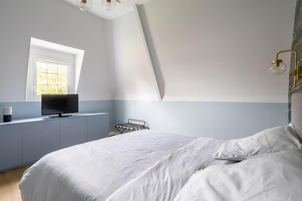 Appartement De 100M2 Dans Un Parc A 20 Mn Du Centre De Paris Garches Luaran gambar