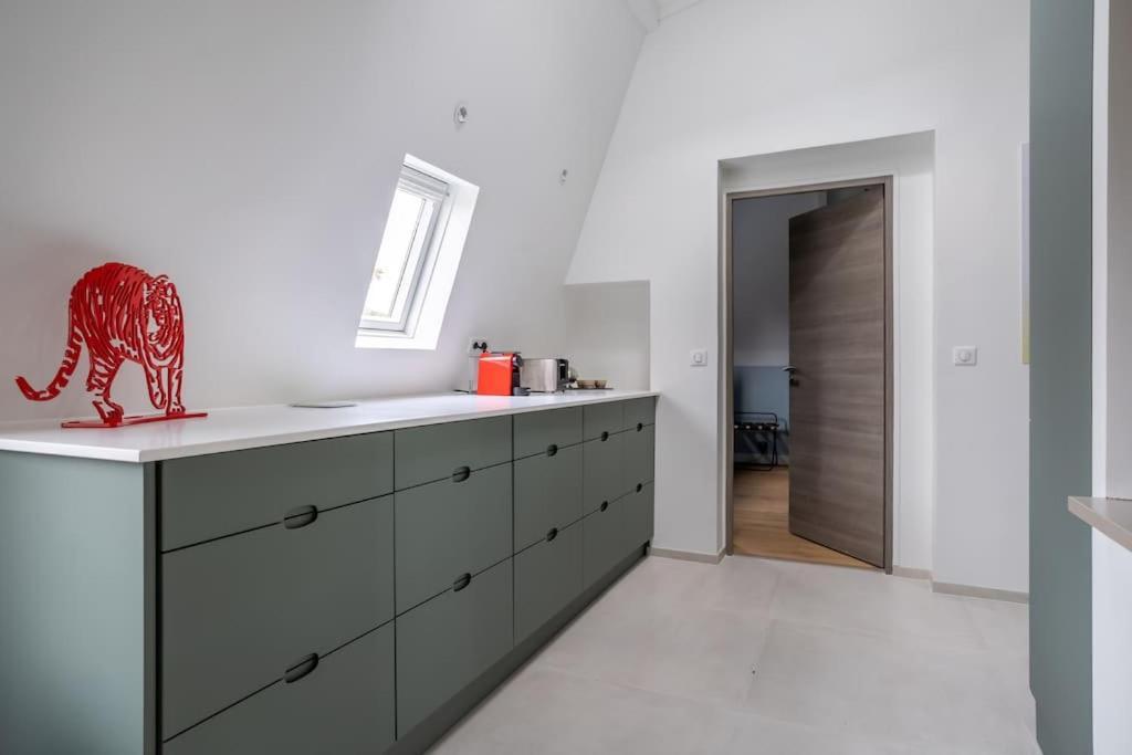 Appartement De 100M2 Dans Un Parc A 20 Mn Du Centre De Paris Garches Luaran gambar
