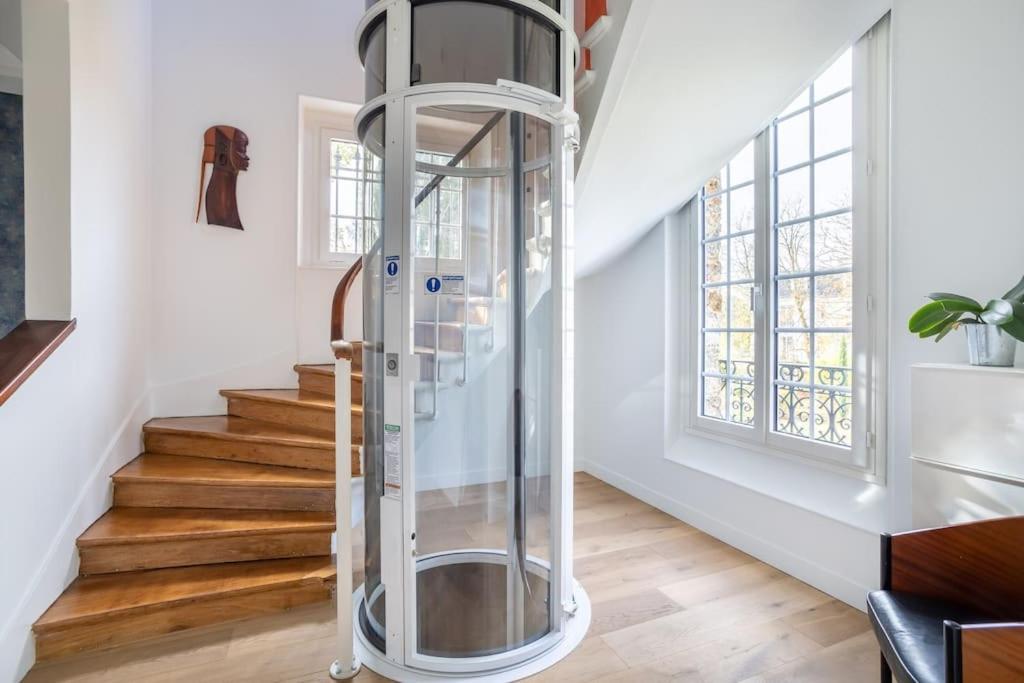 Appartement De 100M2 Dans Un Parc A 20 Mn Du Centre De Paris Garches Luaran gambar
