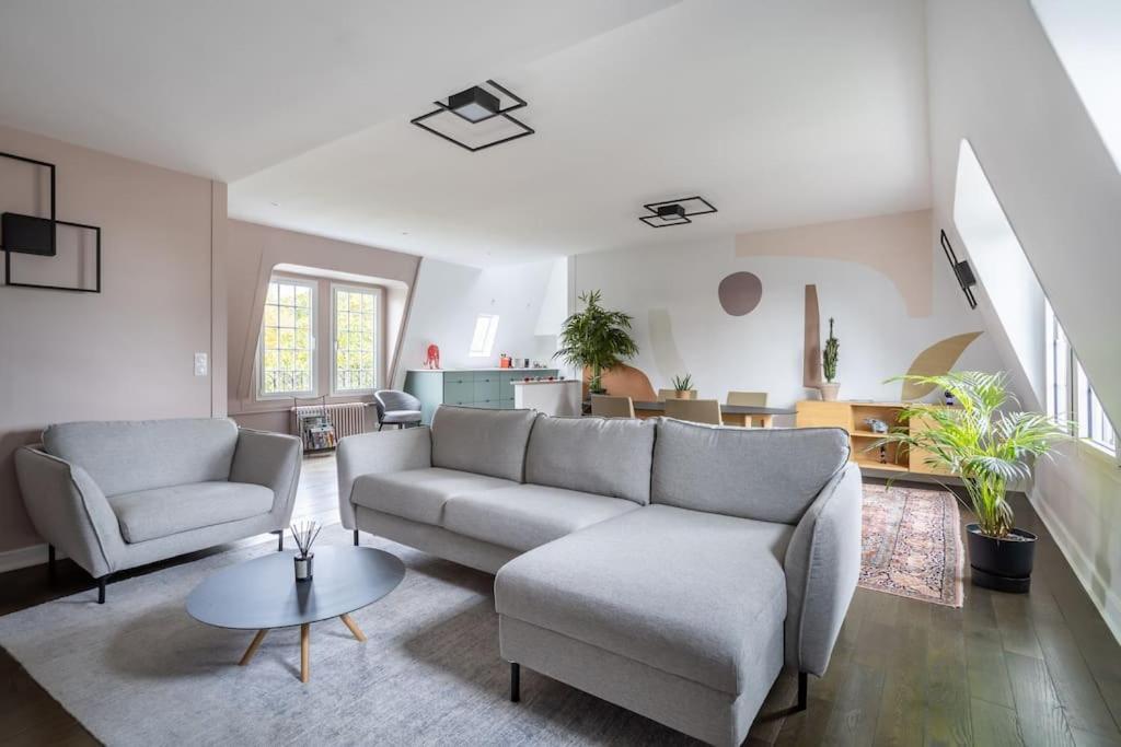 Appartement De 100M2 Dans Un Parc A 20 Mn Du Centre De Paris Garches Luaran gambar