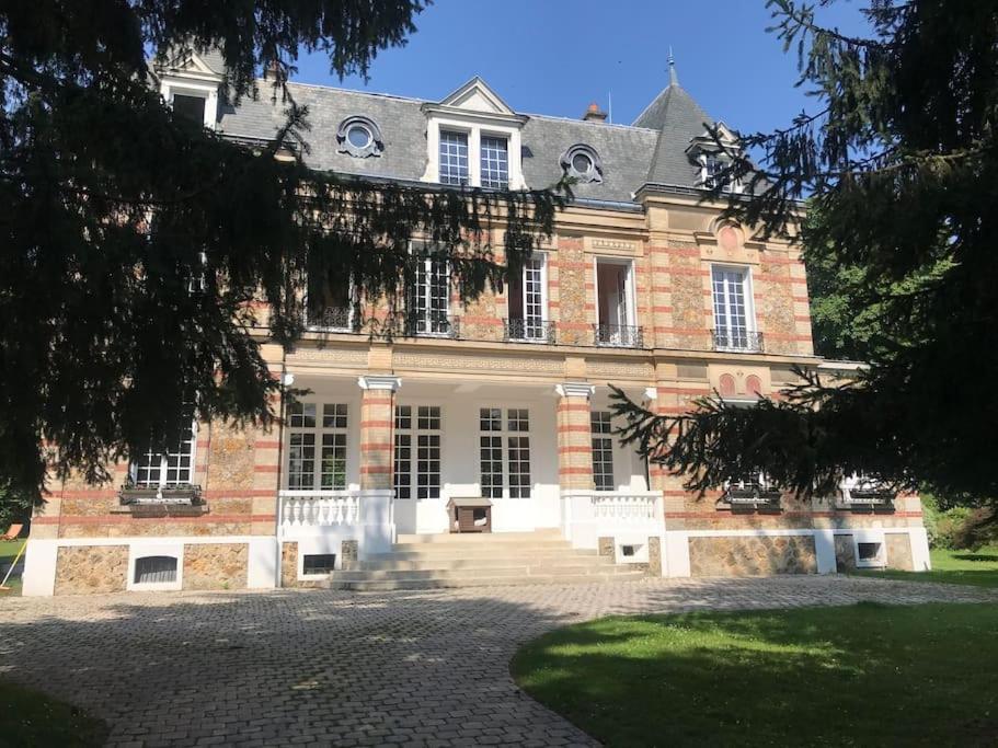 Appartement De 100M2 Dans Un Parc A 20 Mn Du Centre De Paris Garches Luaran gambar