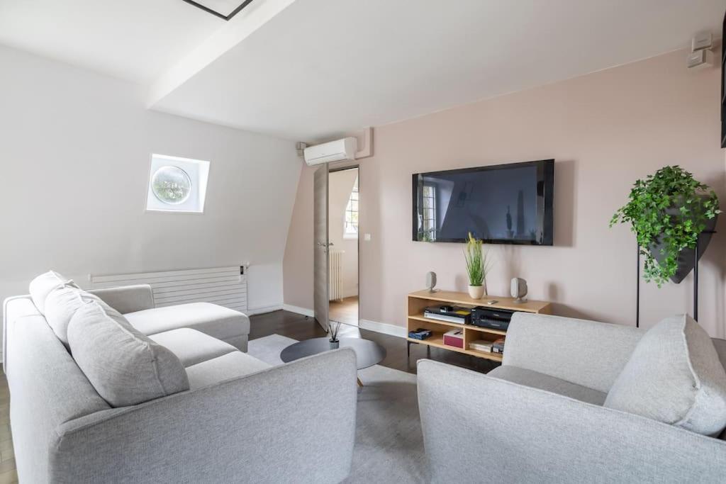 Appartement De 100M2 Dans Un Parc A 20 Mn Du Centre De Paris Garches Luaran gambar