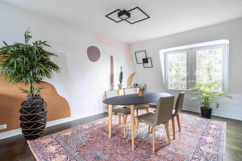 Appartement De 100M2 Dans Un Parc A 20 Mn Du Centre De Paris Garches Luaran gambar