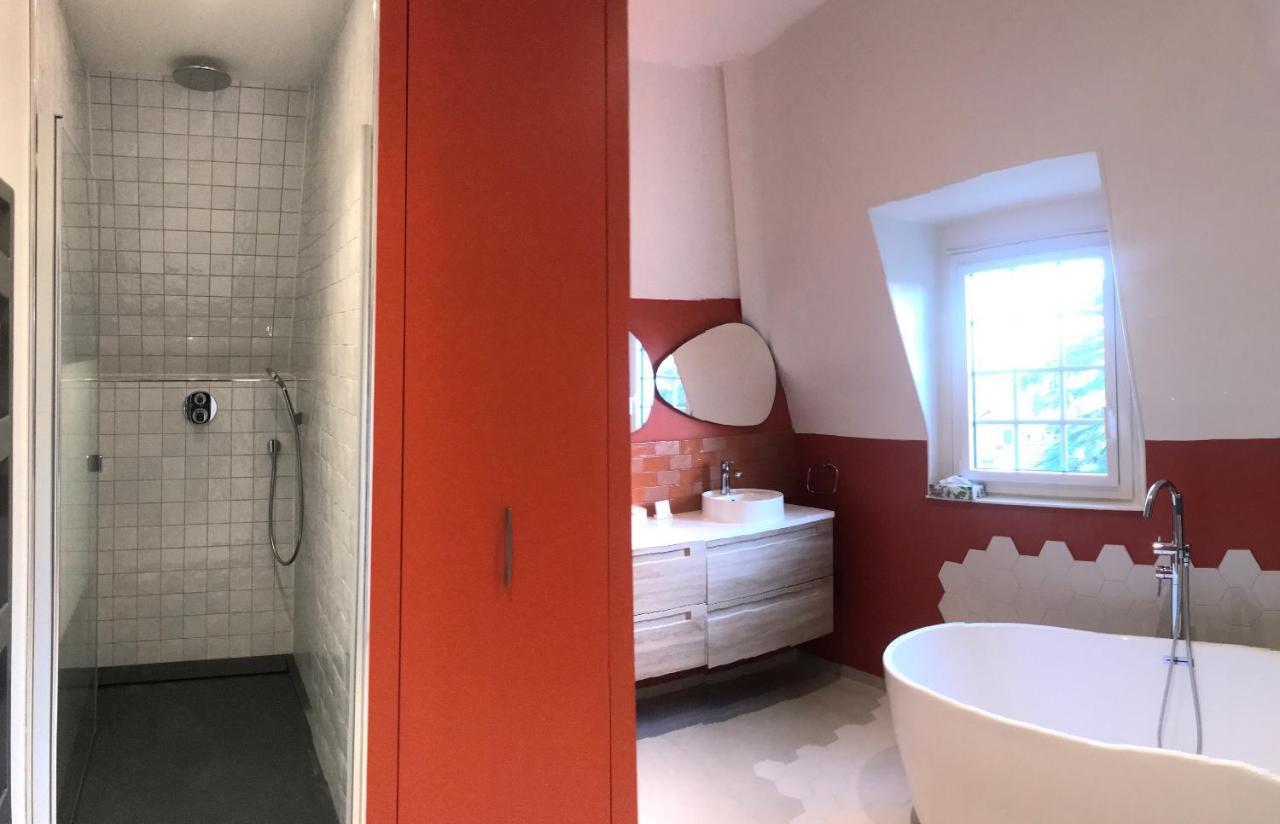 Appartement De 100M2 Dans Un Parc A 20 Mn Du Centre De Paris Garches Luaran gambar