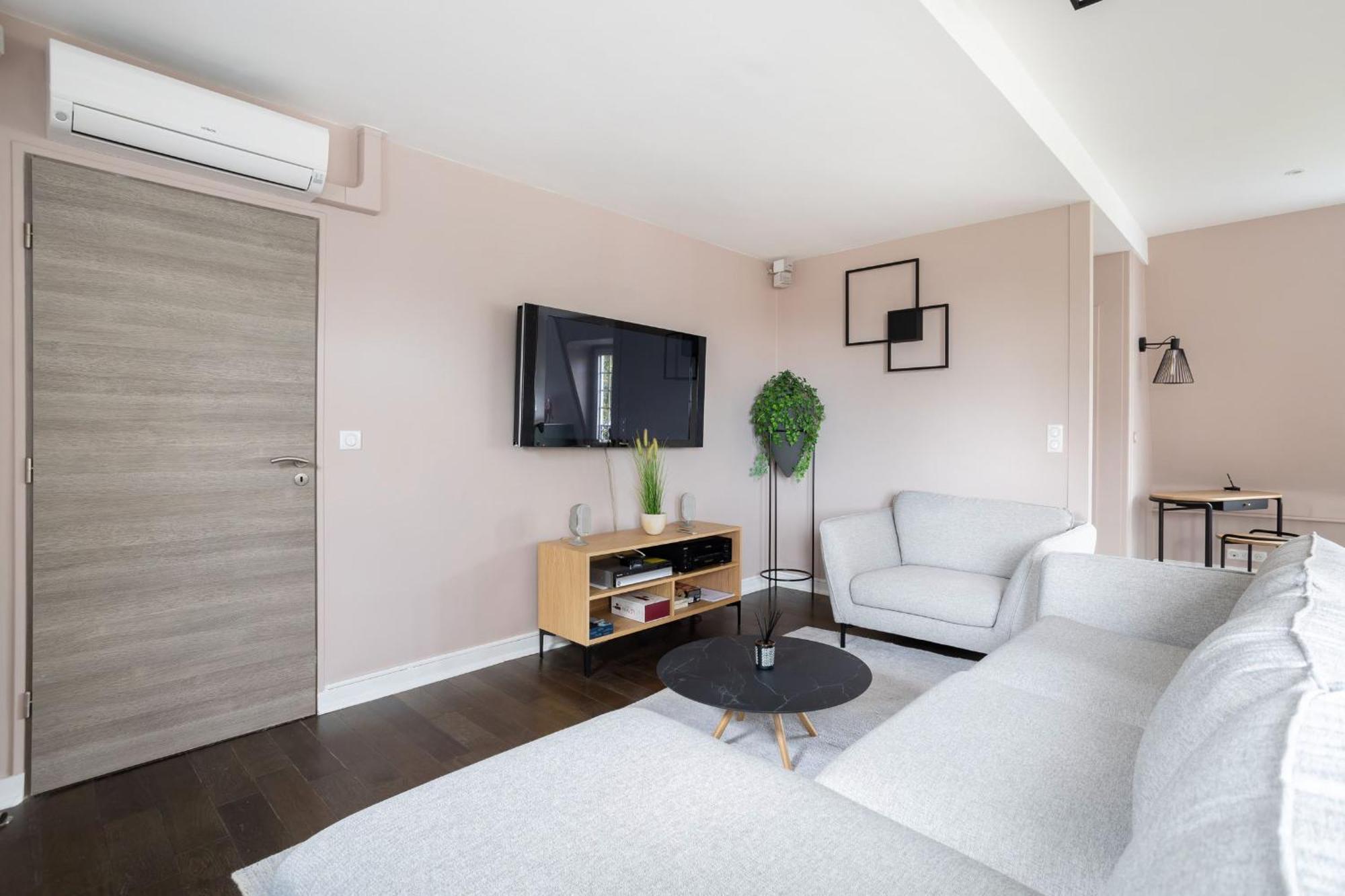 Appartement De 100M2 Dans Un Parc A 20 Mn Du Centre De Paris Garches Luaran gambar