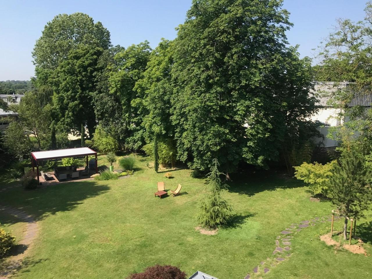 Appartement De 100M2 Dans Un Parc A 20 Mn Du Centre De Paris Garches Luaran gambar