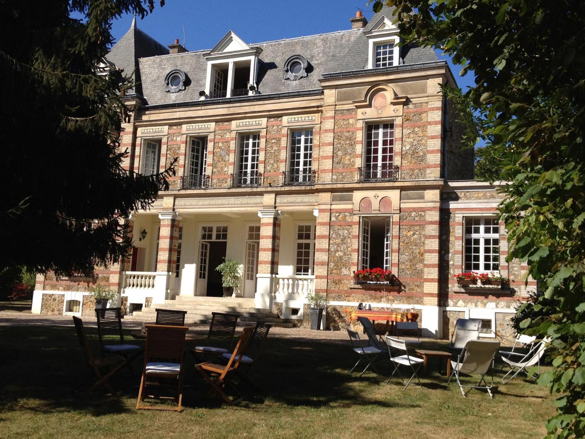 Appartement De 100M2 Dans Un Parc A 20 Mn Du Centre De Paris Garches Luaran gambar